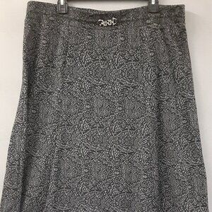 Christopher & Banks Woman's Skirt Size XL Knee Length, Elastic Waist, Pullon